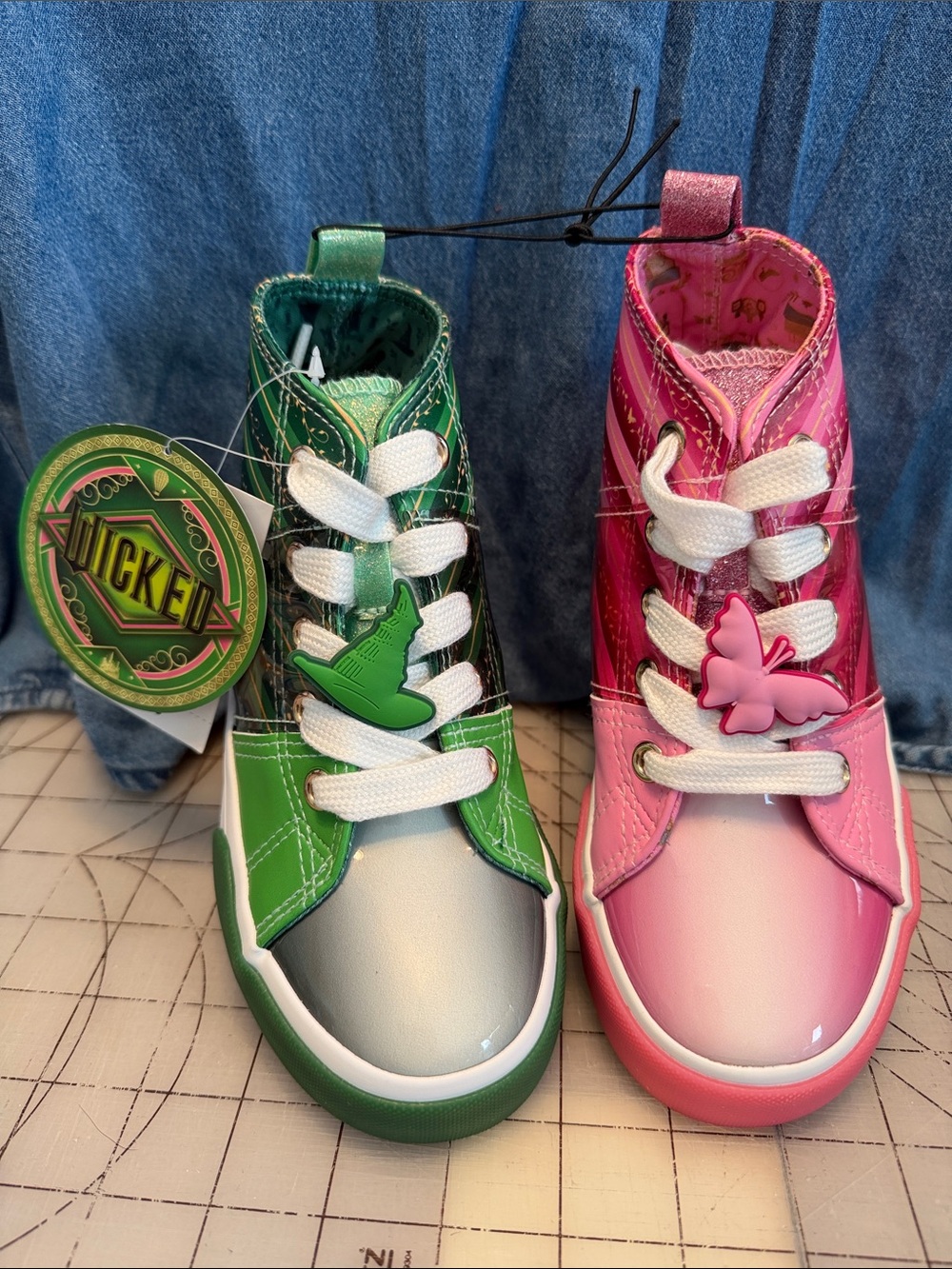 *NEW* “Wicked” girls size 13 High-Top Sneakers — Green and Pink